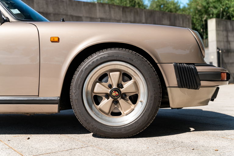 Porsche 911 Carrera 3.2