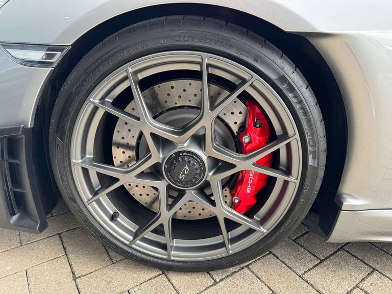 Porsche 718 Cayman GT4 RS