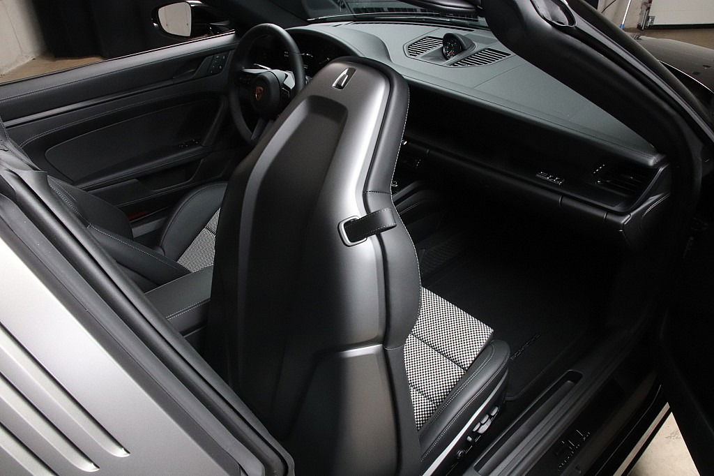 Porsche 992 Edition 50 Jahre Porsche Design