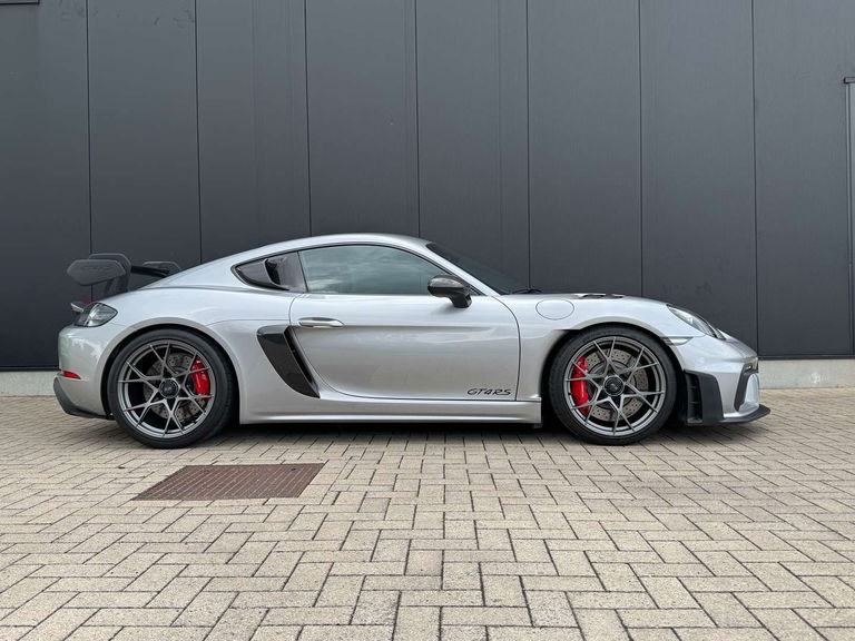 Porsche 718 Cayman GT4 RS