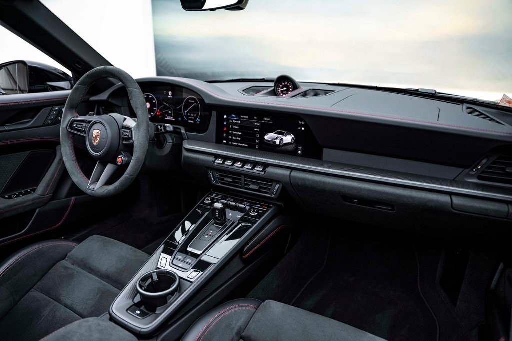 Porsche 992.2 Carrera 4 GTS