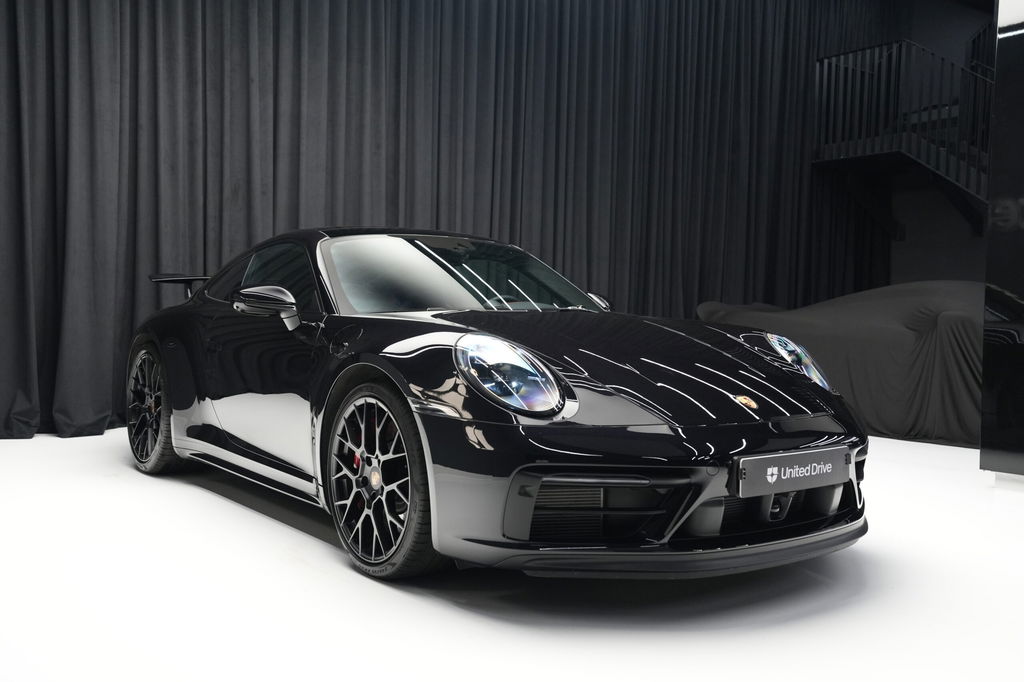 Porsche 992 Carrera 4 GTS