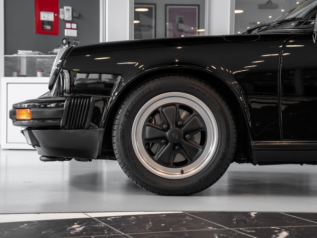 Porsche 911 Carrera 3.2 (US)