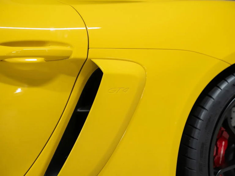 Porsche 718 Cayman GT4