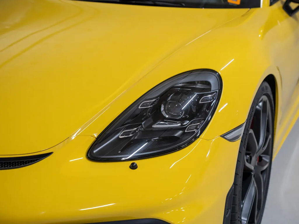 Porsche 718 Cayman GT4