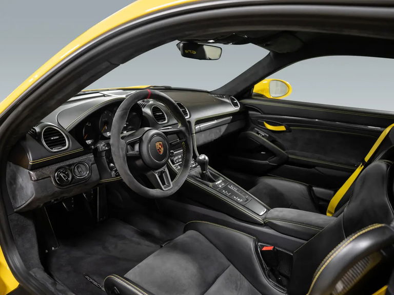 Porsche 718 Cayman GT4