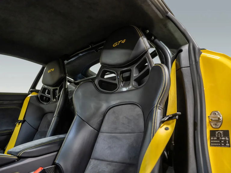 Porsche 718 Cayman GT4