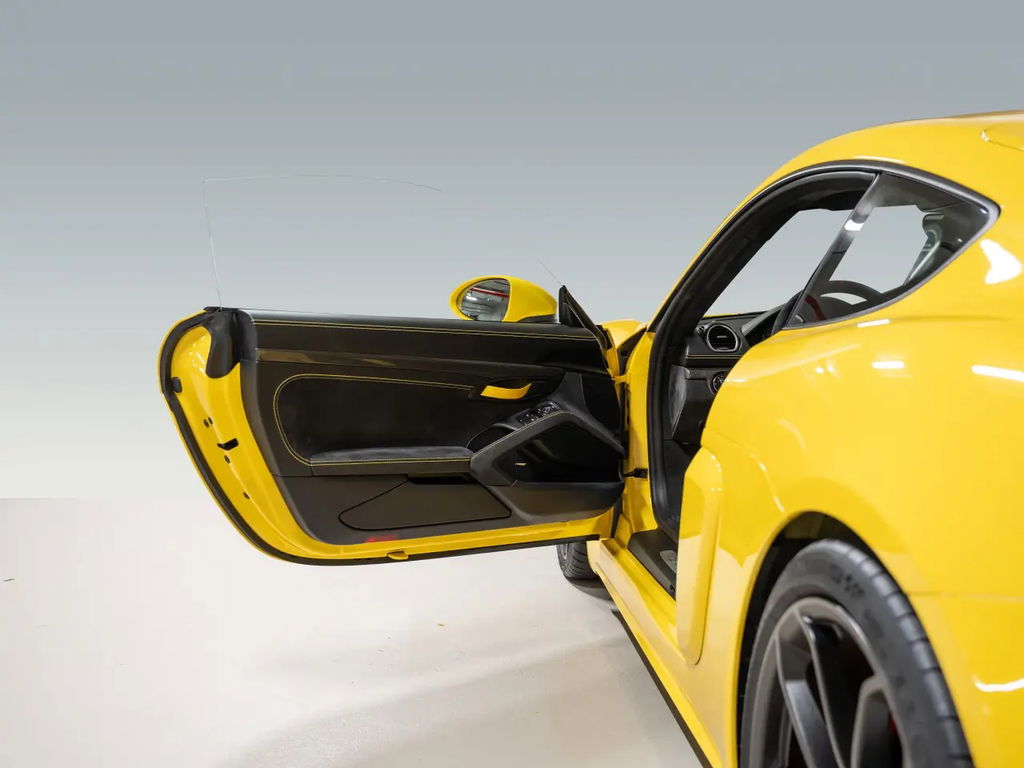 Porsche 718 Cayman GT4