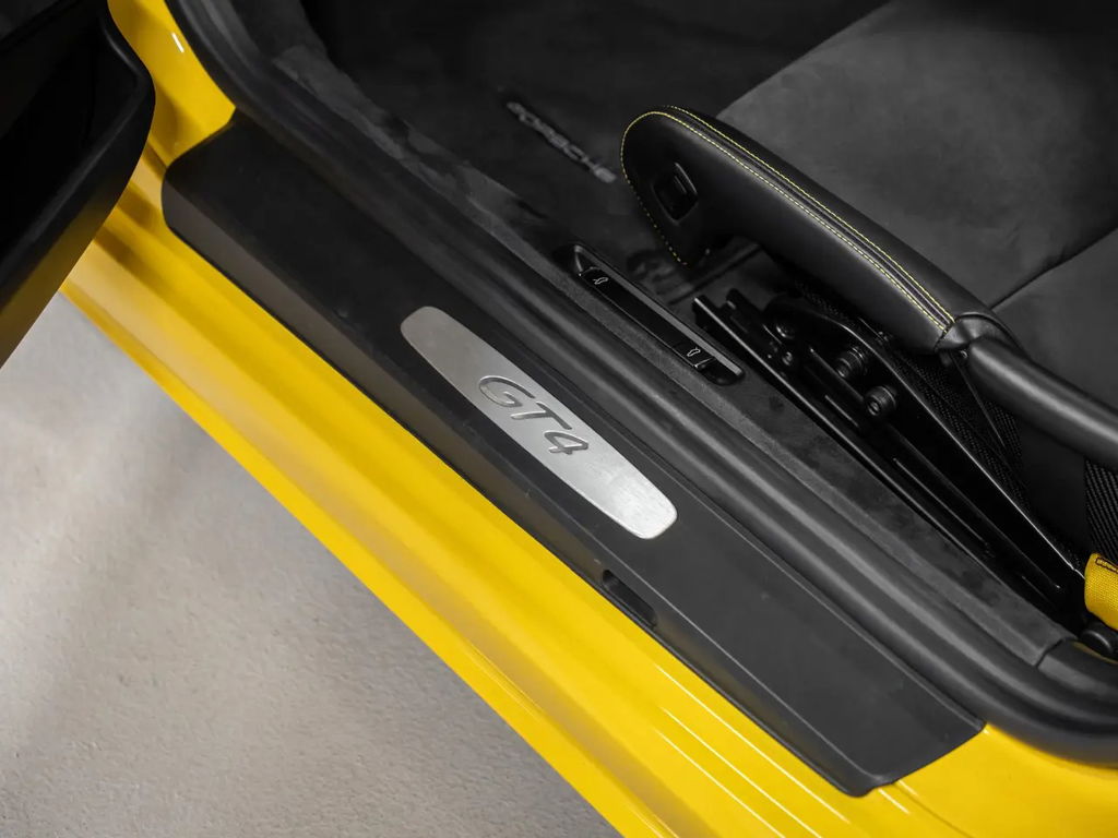 Porsche 718 Cayman GT4