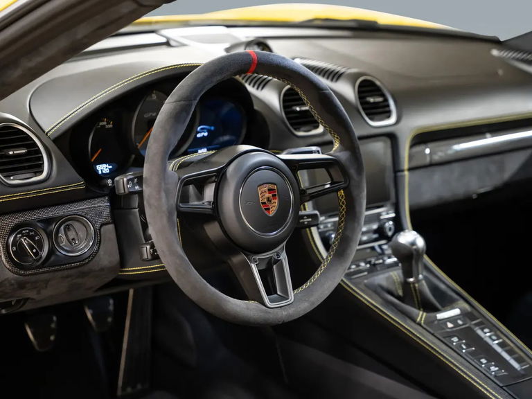 Porsche 718 Cayman GT4