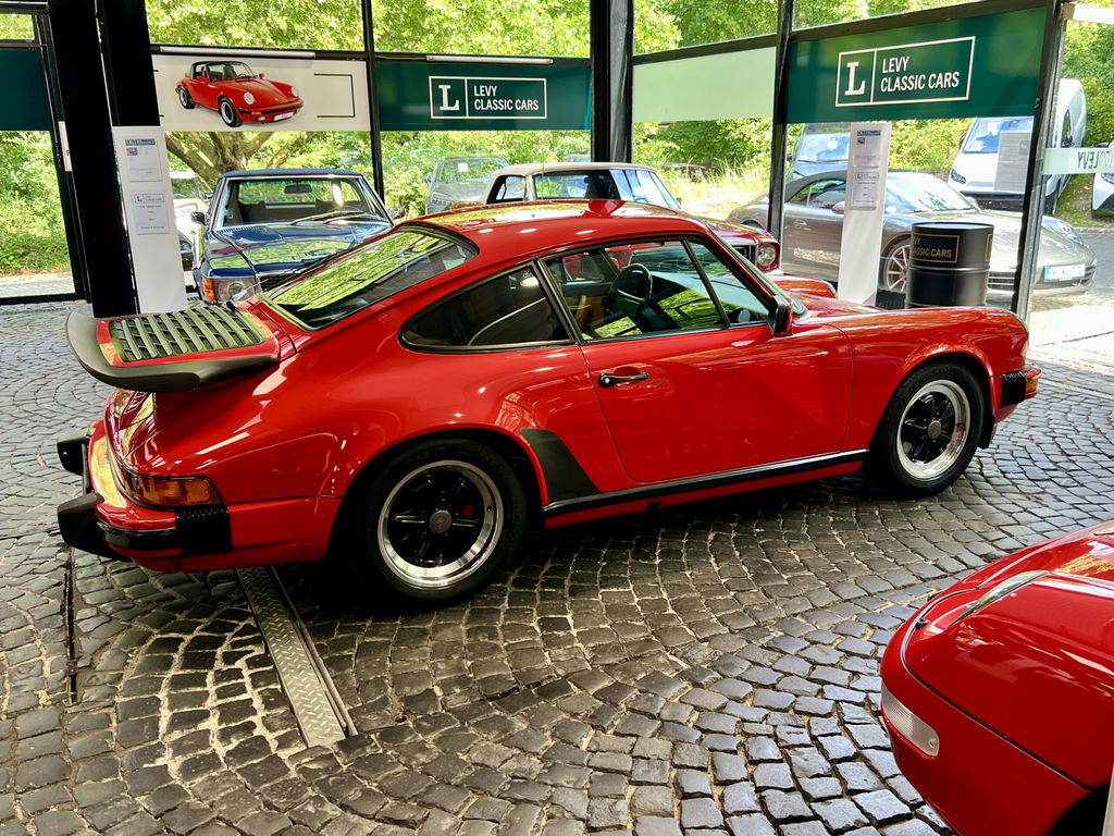 Porsche 911 Carrera 3.2
