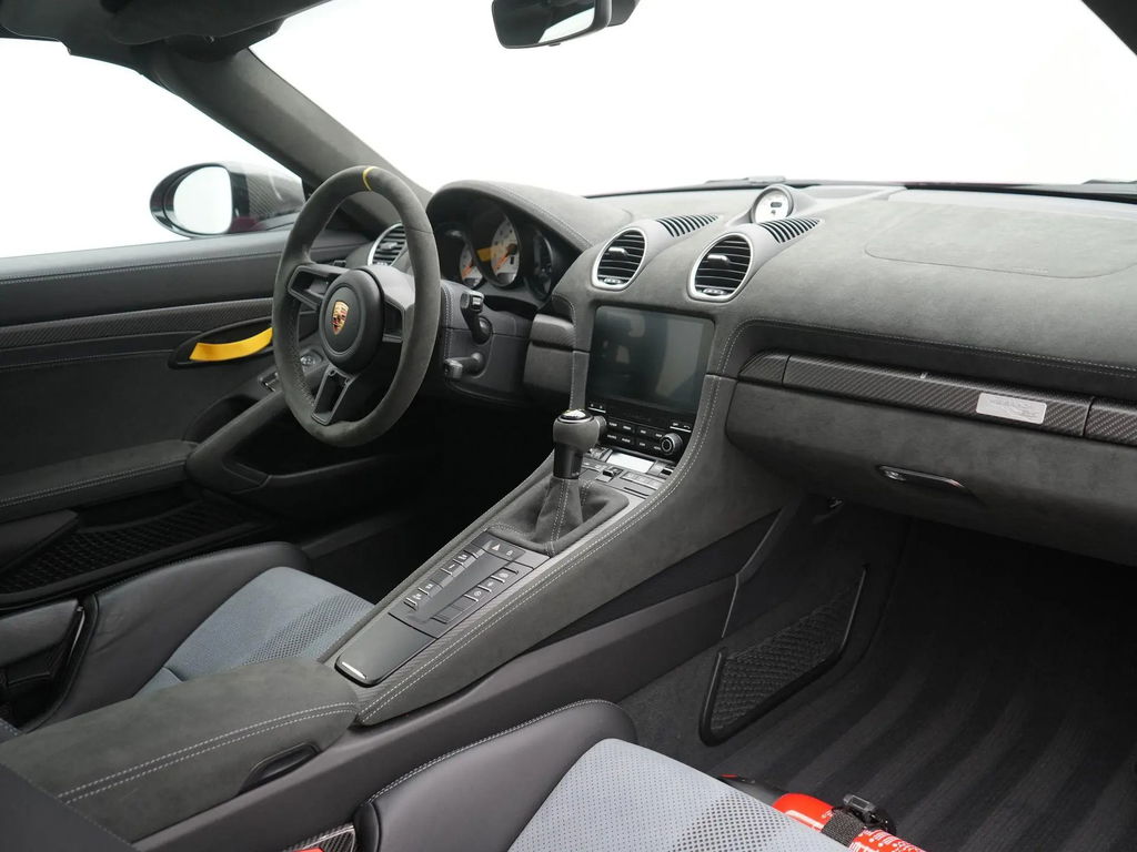 Porsche 718 Spyder RS