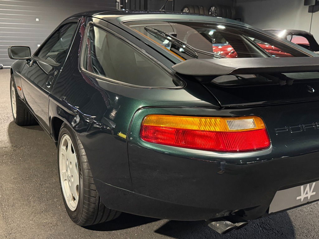 Porsche 928 GT