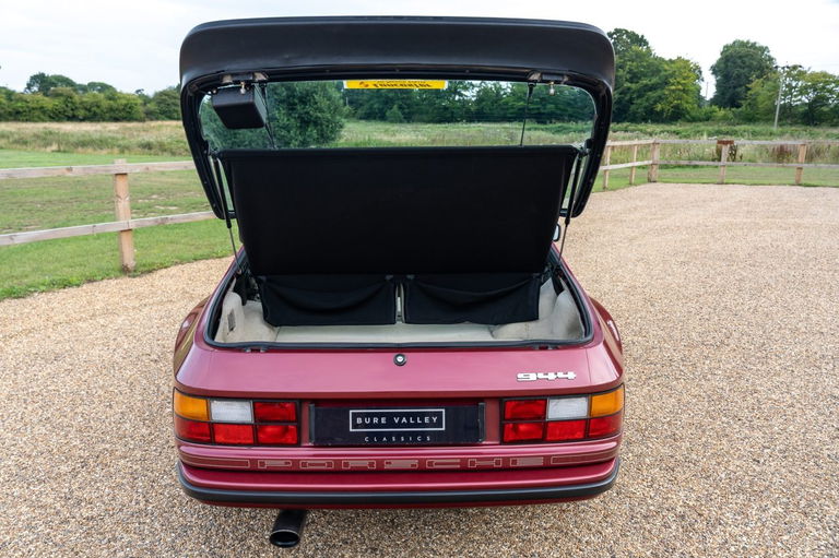 Porsche 944 Coupé