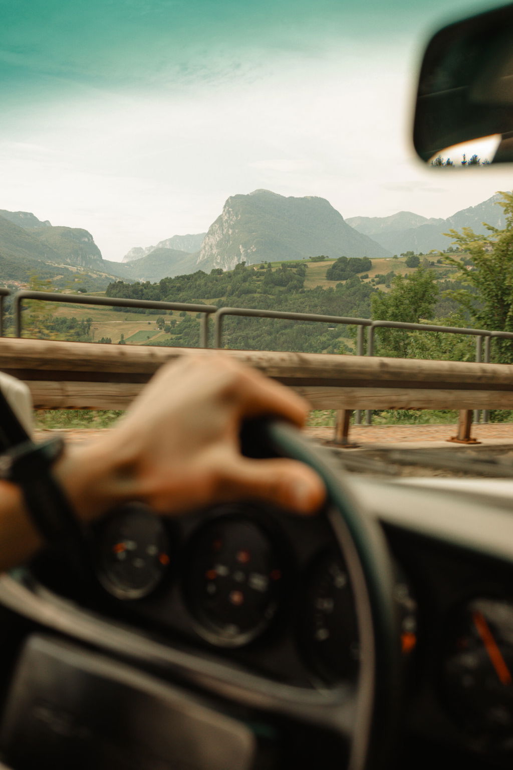 “Just drive” – Paula & Ken on their 911 Carrera 3.2 Euro-roadtrip