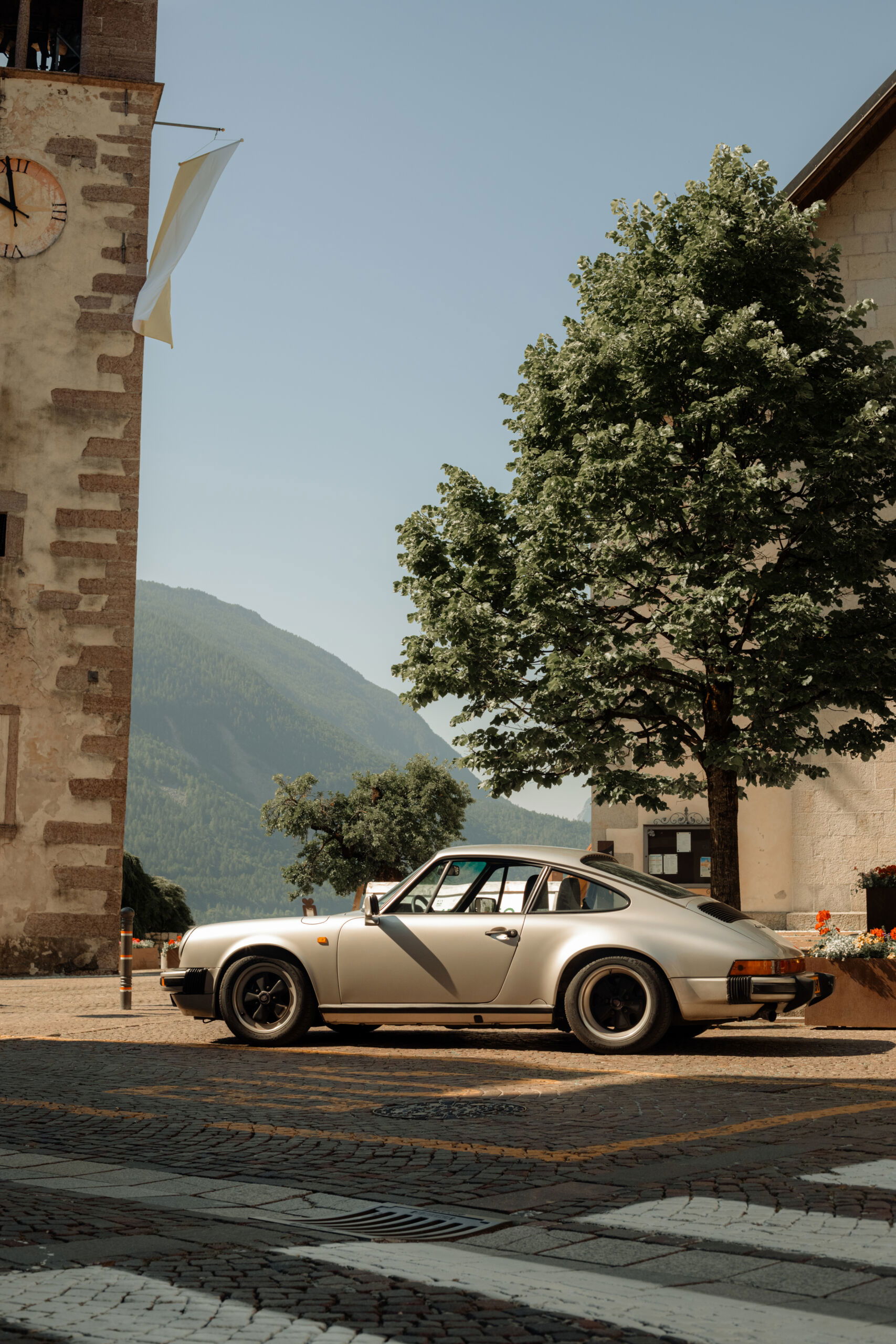 Porsche 911 Carrera 3.2 in Molveno, Italy