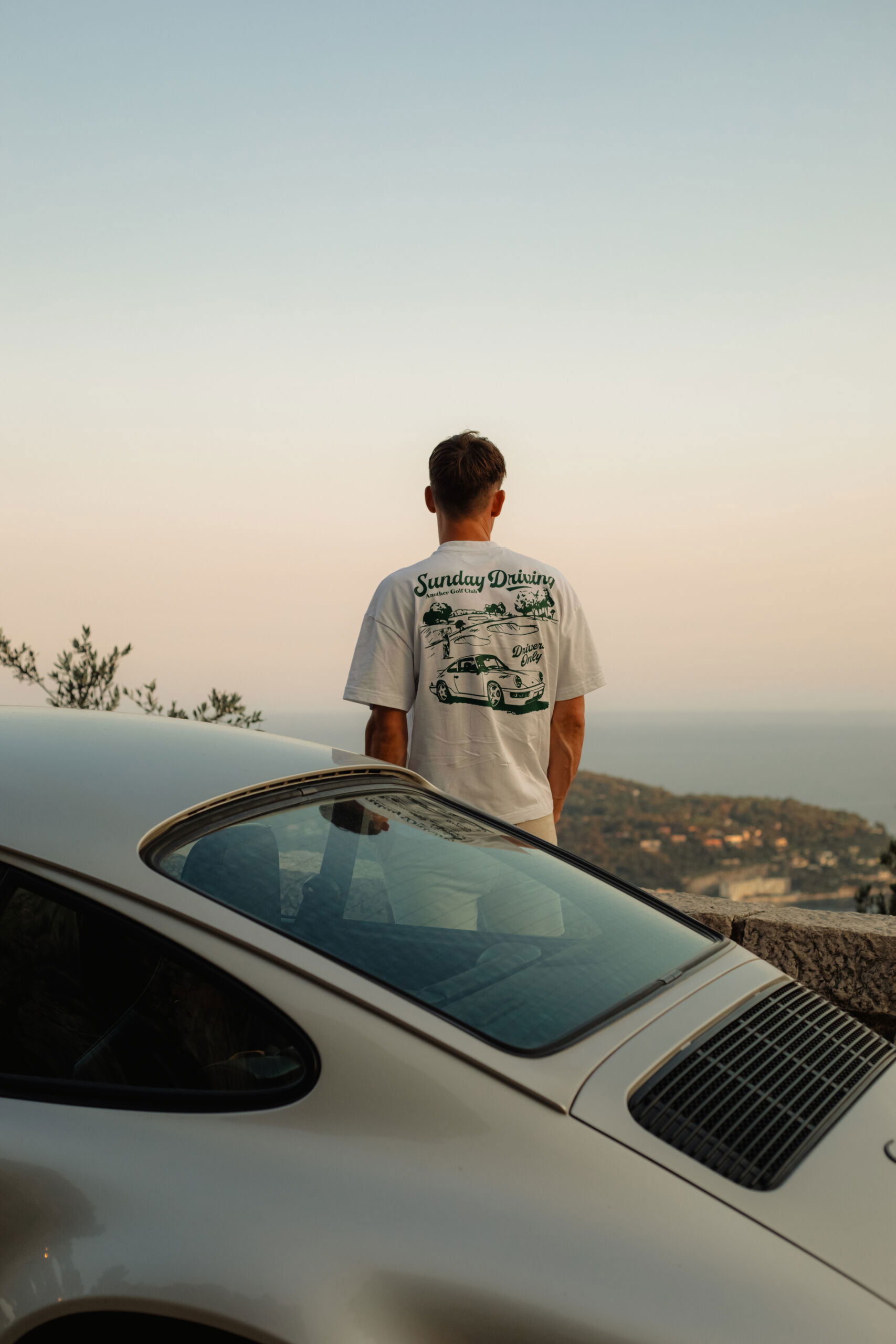 Ken Vogel neben seinem Porsche 911 Carrera 3.2