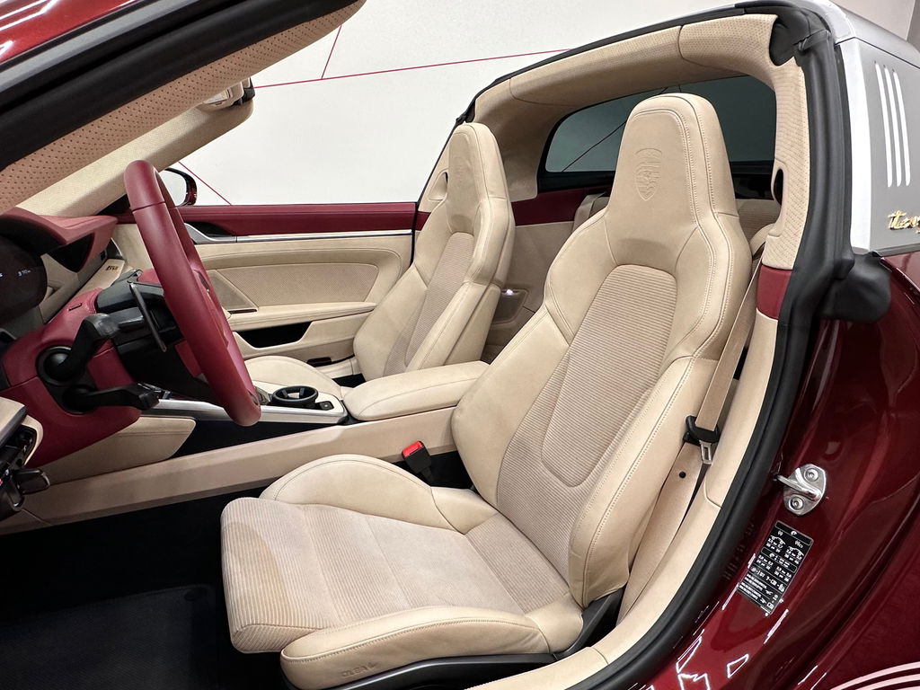 Porsche 992 Heritage Design Edition