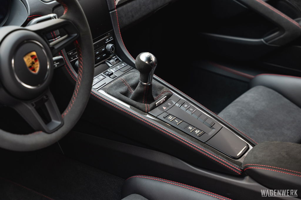 Porsche 718 Cayman GT4