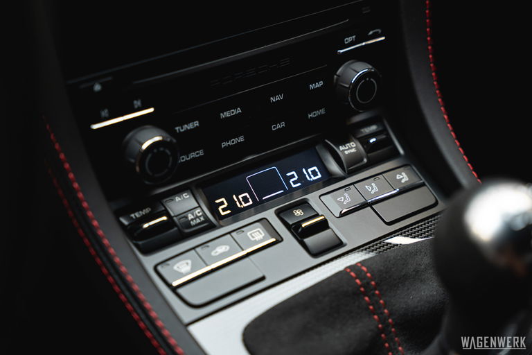 Porsche 718 Cayman GT4