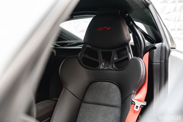 Porsche 718 Cayman GT4