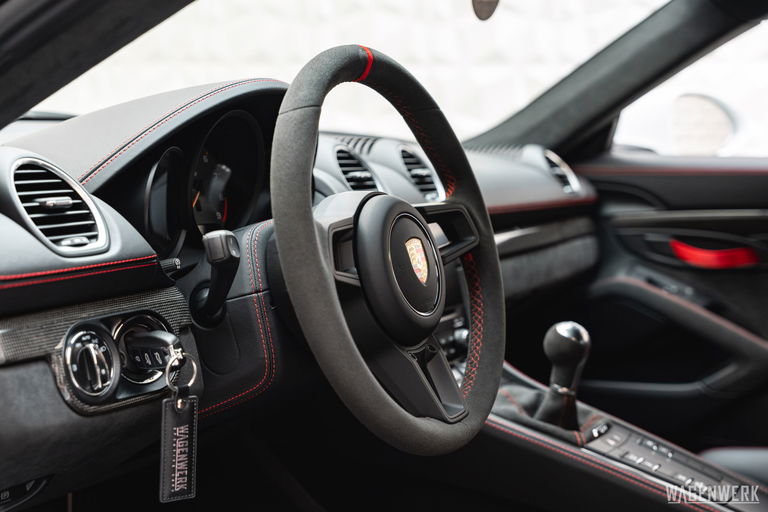 Porsche 718 Cayman GT4