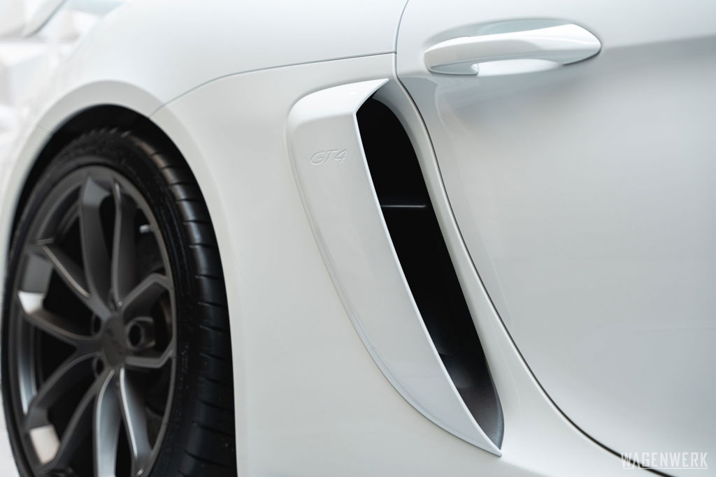 Porsche 718 Cayman GT4