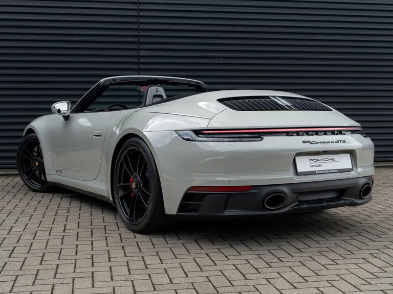 Porsche 992 Carrera 4 GTS