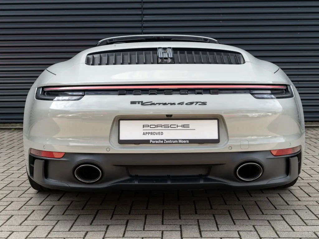 Porsche 992 Carrera 4 GTS