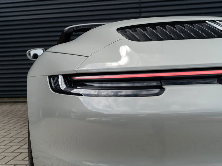Porsche 992 Carrera 4 GTS