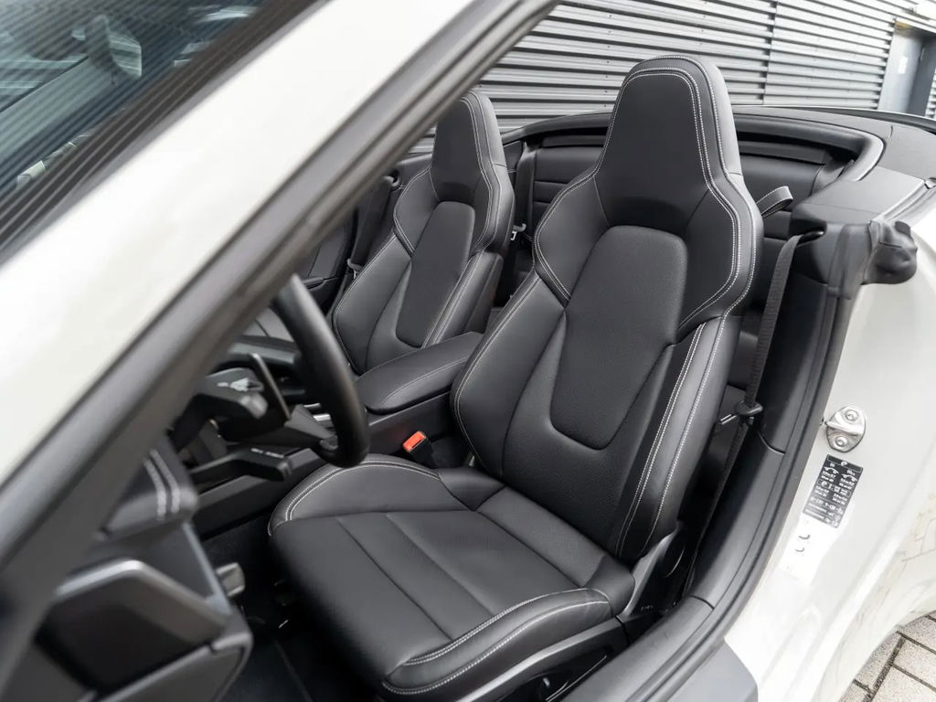 Porsche 992 Carrera 4 GTS