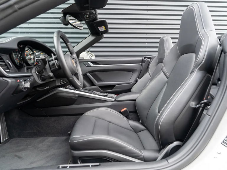 Porsche 992 Carrera 4 GTS