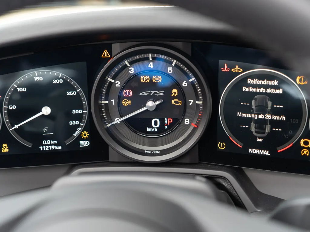 Porsche 992 Carrera 4 GTS