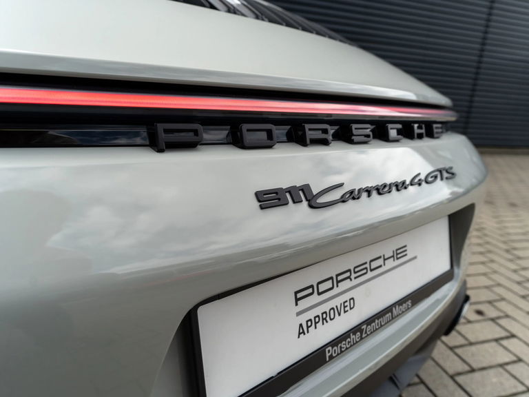 Porsche 992 Carrera 4 GTS