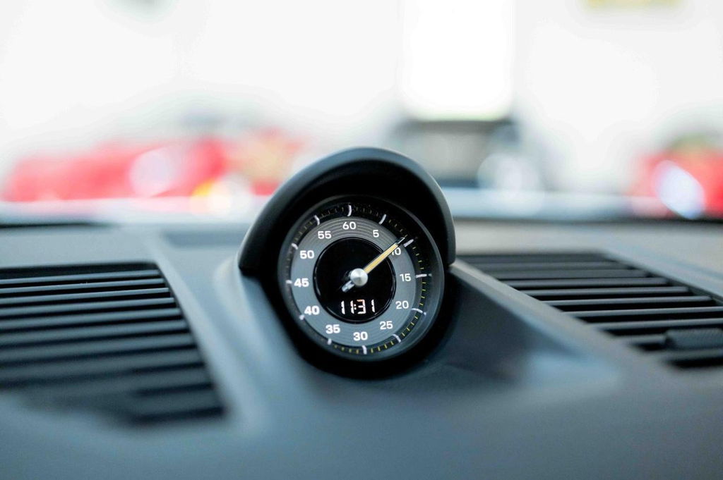 Porsche 992 GT3 Touring