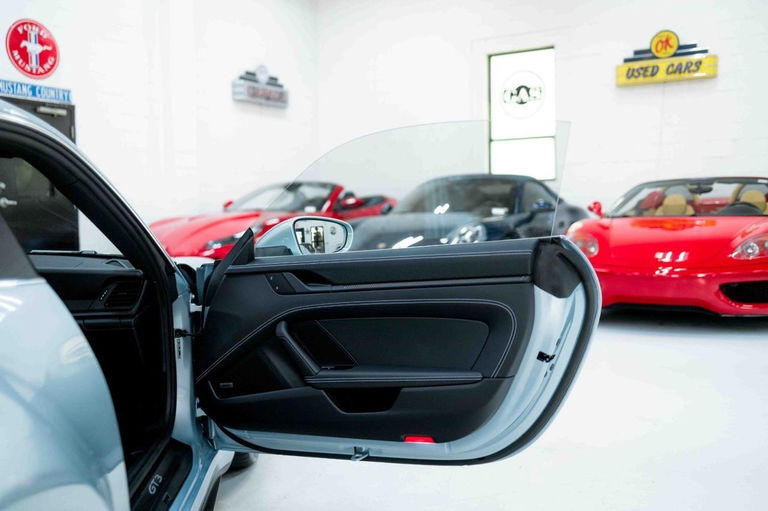 Porsche 992 GT3 Touring