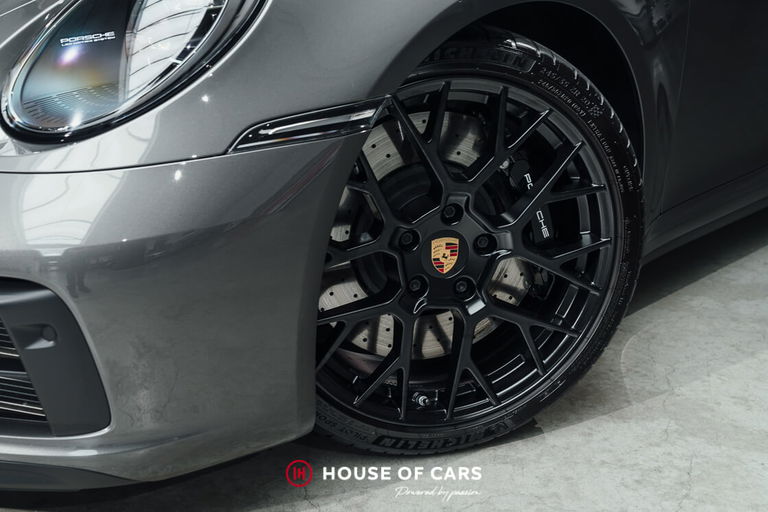 Porsche 992 Carrera 4 GTS