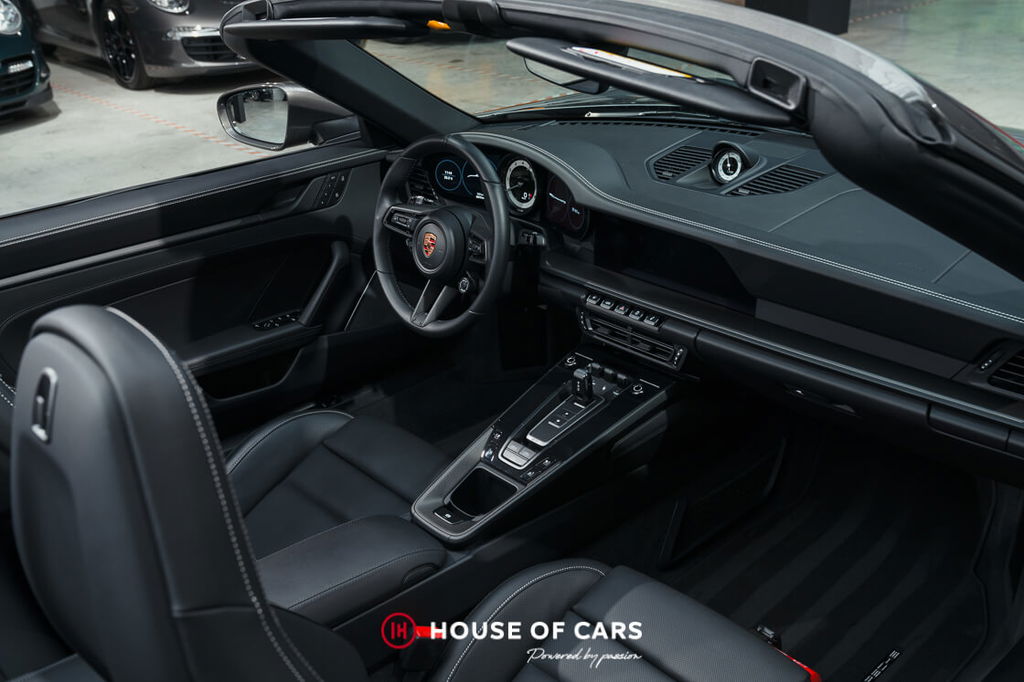 Porsche 992 Carrera 4 GTS