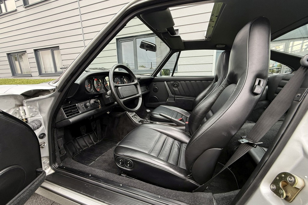 Porsche 964 Carrera 4