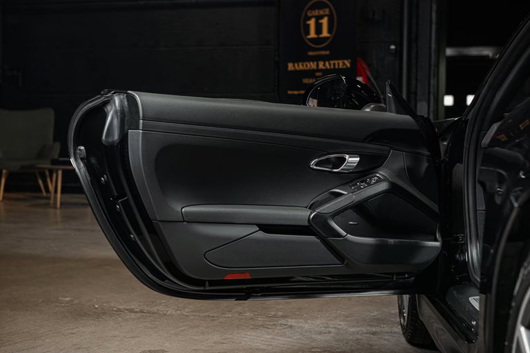 Porsche 981 Cayman Black Edition