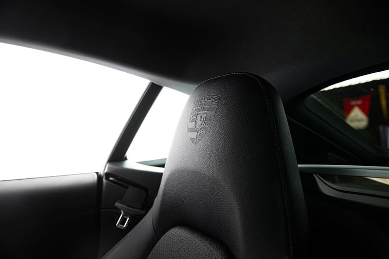 Porsche 981 Cayman Black Edition