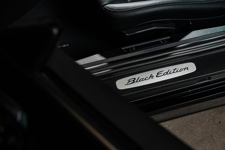 Porsche 981 Cayman Black Edition