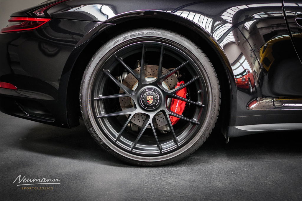 Porsche 991.2 Carrera GTS