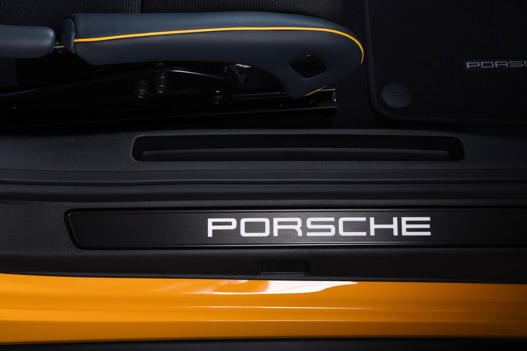 Porsche 992 GT3 Touring