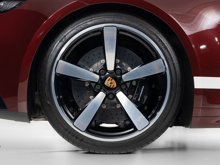 Porsche 992 Heritage Design Edition