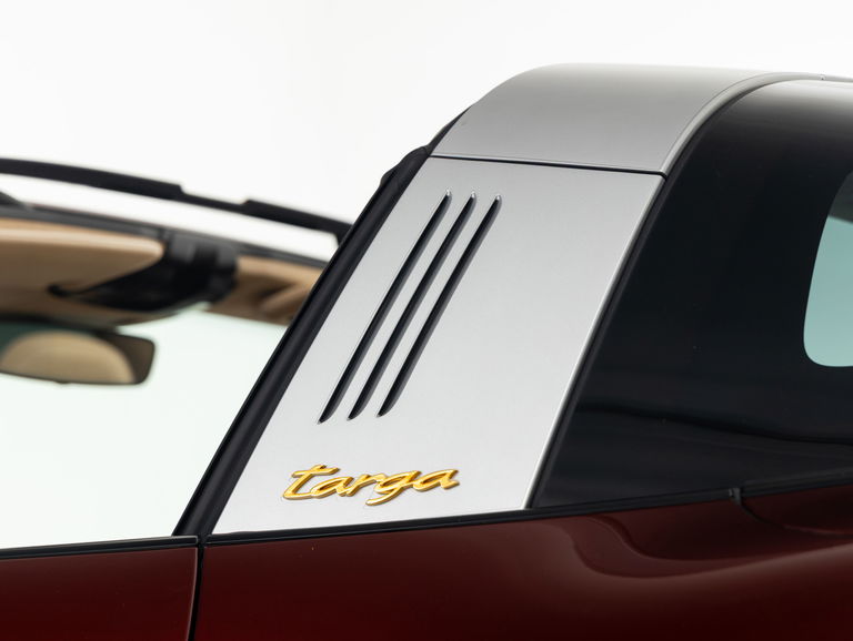 Porsche 992 Heritage Design Edition