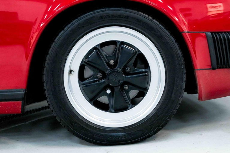 Porsche 911 Carrera 3.2 (US)