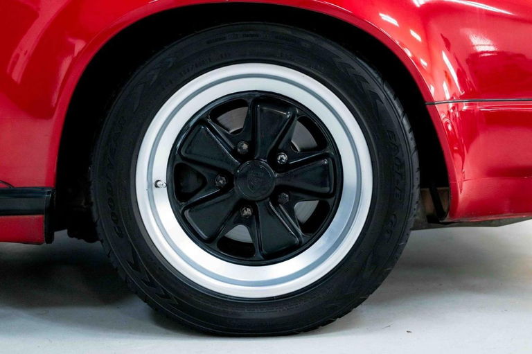 Porsche 911 Carrera 3.2 (US)