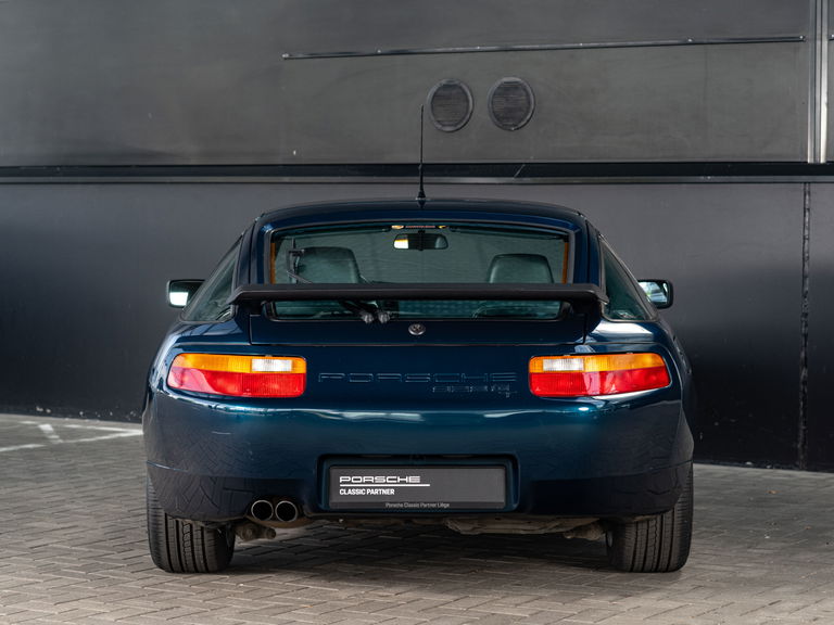Porsche 928 GT