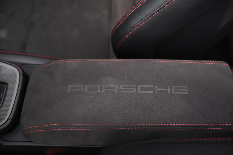 Porsche 992 Carrera GTS